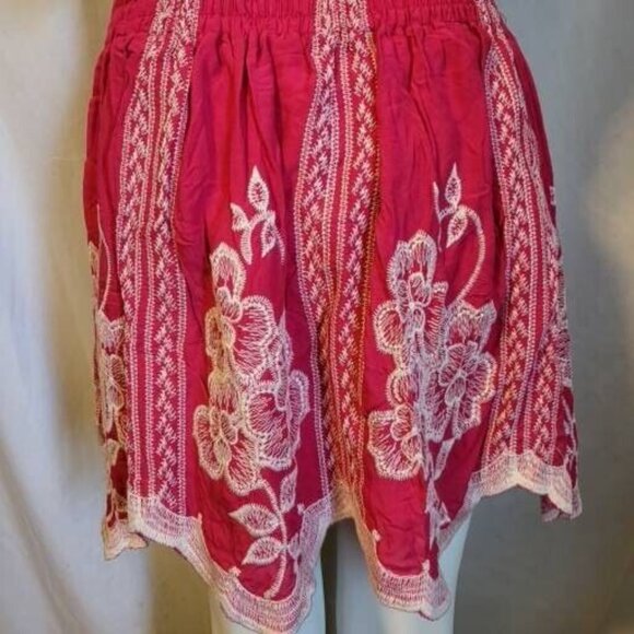 NWT SOLITARE Pink & White Medium Mini SKIRT Floral Embroidered Elastic Waist - Picture 5 of 7